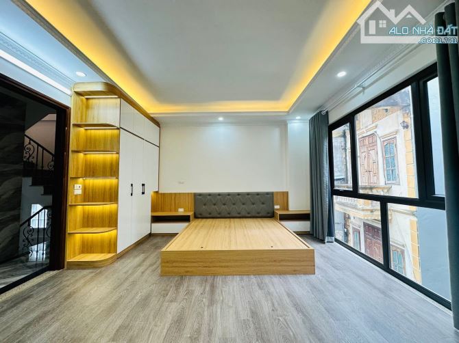 Phân lô Vĩnh Phúc, Ba Đình 40m2 x 6 tầng thang máy , lô góc 2 thoáng full nội thất