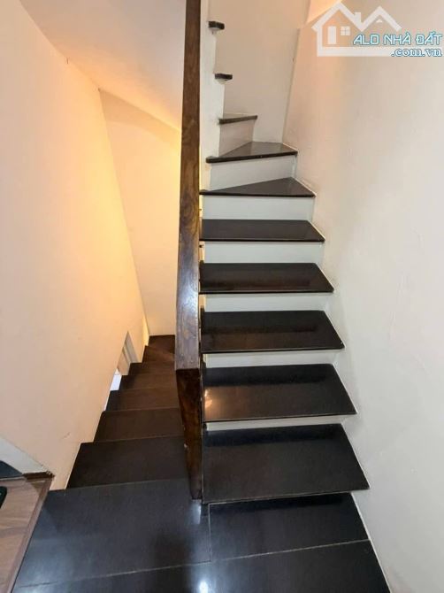 Hồ Ba Mẫu, ngõ nông rộng đẹp nhà dân xây đẹp 25m2 sổ x 3 ngủ. Giá 6.95 tỷ