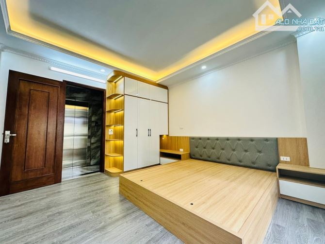 Phân lô Vĩnh Phúc, Ba Đình 40m2 x 6 tầng thang máy , lô góc 2 thoáng full nội thất