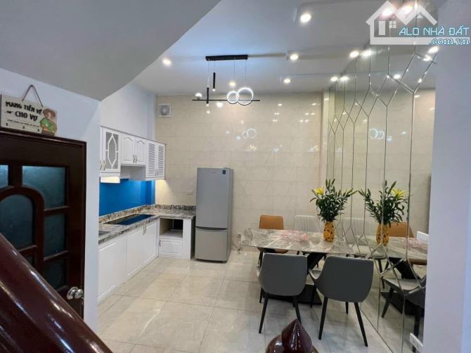 MẶT NGÕ CẦU GIẤY, 50M2 x 5T - NGÕ THẲNG, 50M RA MẶT PHỐ, Ô TÔ CÁCH 30M