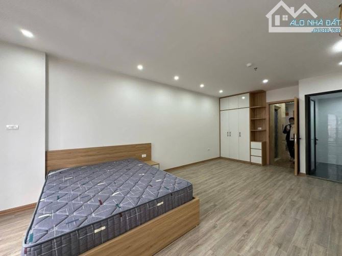 Tòa Apartment Trích Sài, 80M x 8T thang máy, Ô tô 7 chỗ vào nhà, ngõ thông 40m ra tây