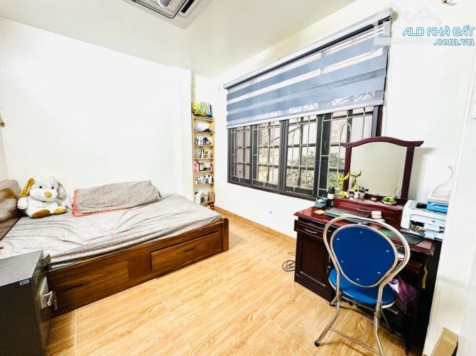 Siêu phẩm Hoàng Quốc Việt Cầu giấy, ô tô tránh ,thang máy, mặt tiền 6.8m, giá nhỉnh 17 tỷ