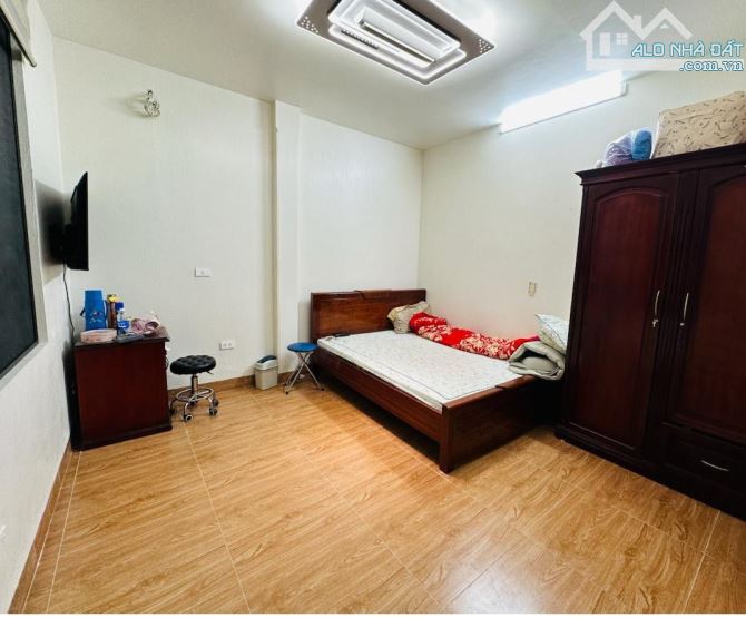 Siêu phẩm Hoàng Quốc Việt Cầu giấy, ô tô tránh ,thang máy, mặt tiền 6.8m, giá nhỉnh 17 tỷ