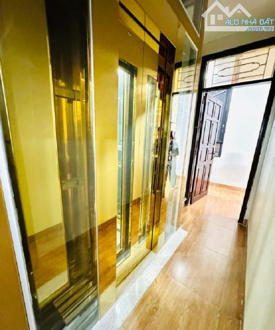 Siêu phẩm Hoàng Quốc Việt Cầu giấy, ô tô tránh ,thang máy, mặt tiền 6.8m, giá nhỉnh 17 tỷ