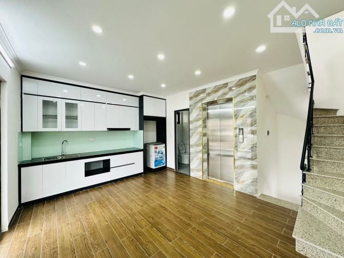 Phân lô Vĩnh Phúc, Ba Đình 40m2 x 6 tầng thang máy , lô góc 2 thoáng full nội thất