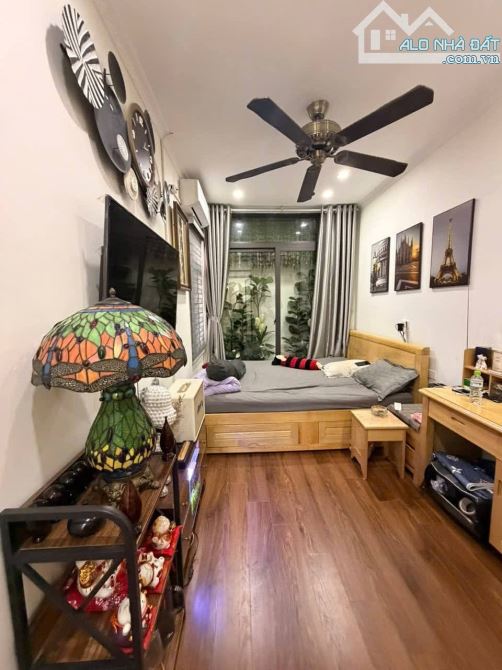 Hồ Ba Mẫu, ngõ nông rộng đẹp nhà dân xây đẹp 25m2 sổ x 3 ngủ. Giá 6.95 tỷ