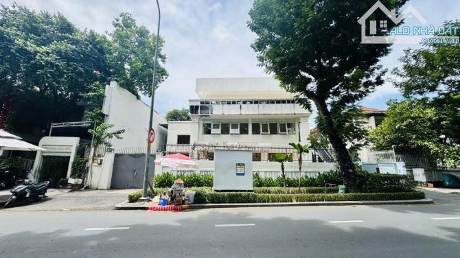 Bán Nhà 2MT, 50 Trương Định, Quận 3, DT:20x40 , 3 tầng ,CTXD cao tầng, Giá 500 tỷ Siêu Hot