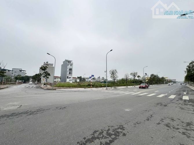 Bán Lô Đất TĐC Cự Khối Long Biên DT. 40m MT. 4,6 Giá 6.1 Tỷ Ngõ Ôtô 7 Chỗ Gần AEON Cầu Vĩn