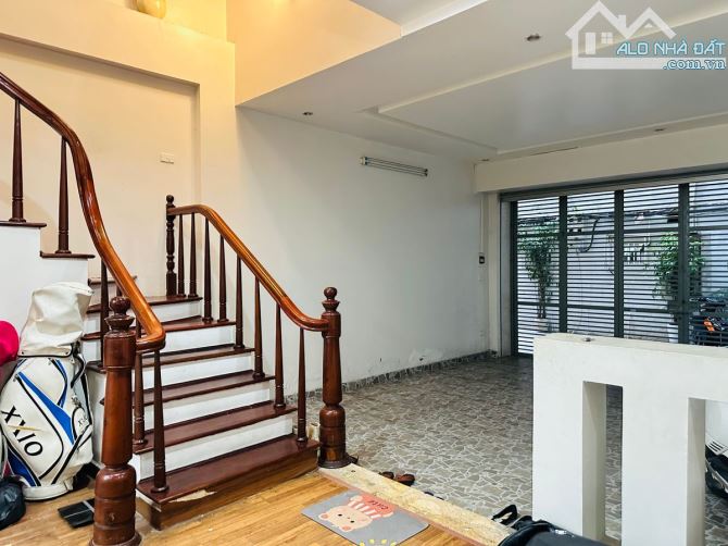 Bán nhà phân lô Lạc Trung - Hai Bà Trưng 75m² gara ô tô vào nhà giá 24 tỷ