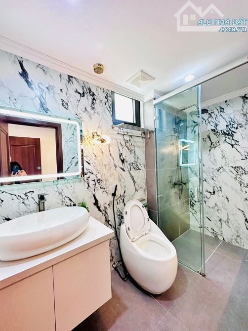 Đẹp 6 tầng thang máy mặt ngõ thông Ngọc Khánh, gần Phố full nội thất xịn, 55m2.Giá 16.9 tỷ