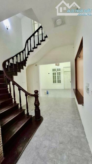 Vĩnh Phúc – Ba Đình – Oto Tránh – 125 M – 5 T – MT 4.5 M – Giá 30.3 Tỷ. VIP BA ĐÌNH.