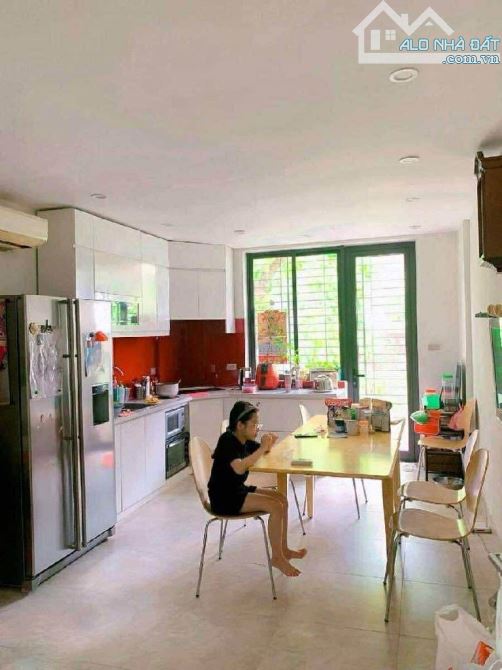 Bán nhà Lê Thanh Nghị, 65m, 6 tầng ô chờ thang máy, vừa ở vừa kinh doanh, D.Thu 60tr/th