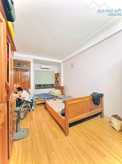 Lê Thanh Nghị, 30m ra oto, nhà dân xây cho thuê tốt, 35m2 x mtiền 3.7m. Giá 9.8 tỷ