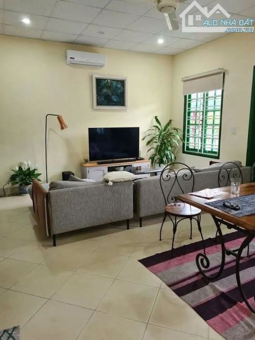 Tọa lạc ngay phố Hàng Lược – trái tim Phố Cổ Hoàn Kiếm, giá trị vị trí độc bản, tích lũy b