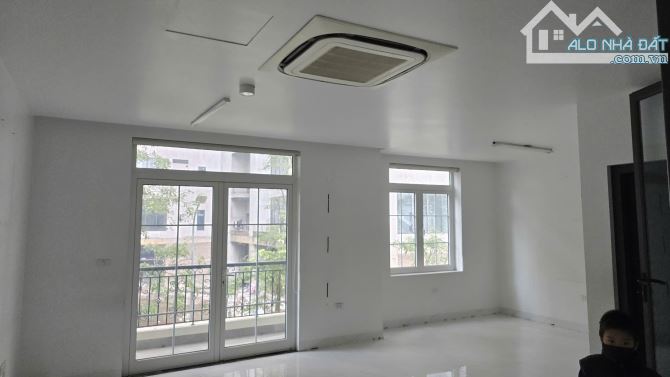 LK Nguyễn Tuân,HN.100m2x5 tầng, hầm, mặt tiền 7.2m, 2 thoáng, 2 vỉa hè,view sảnh chung cư.