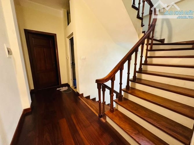 Nhà riêng Võng Thị/ TÂY HỒ- DT 50m2 x 5 TẦNG- 3 Mặt thoáng- Ô chờ thang máy- 9.X Tỷ