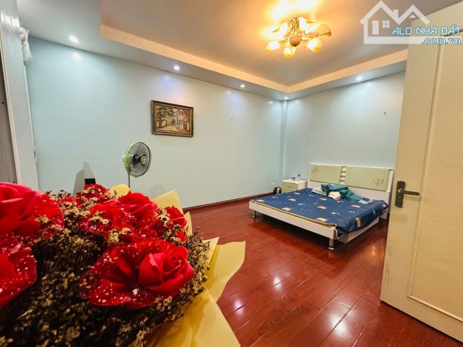 Bán nhà phân lô Lạc Trung - Hai Bà Trưng 75m² gara ô tô vào nhà giá 24 tỷ
