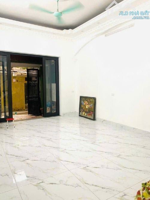 Láng - 7 phòng khép kín - Dòng tiền 40tr/th - Mặt ngõ thông - Trước nhà rộng 2m