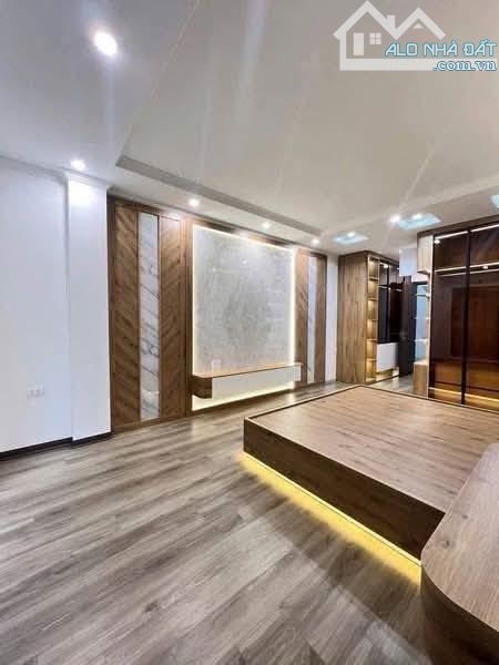 60 m2*5 tầng*12.75 tỷ, ngay Tam Trinh, Yên Duyên, Hoàng Mai, thang máy.