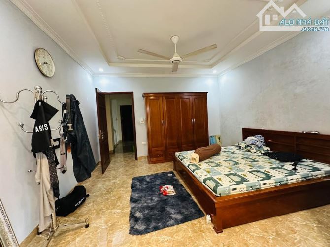 Nhà riêng Võng Thị/ TÂY HỒ- DT 50m2 x 5 TẦNG- 3 Mặt thoáng- Ô chờ thang máy- 9.X Tỷ