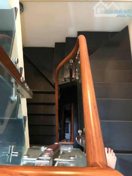 Bán nhà Lê Thanh Nghị, 65m, 6 tầng ô chờ thang máy, vừa ở vừa kinh doanh, D.Thu 60tr/th