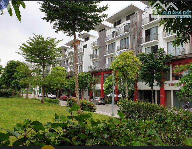 Cần bán gấp nhà phố Khai sơn Long Biên