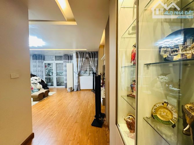 Bán nhà phân lô Lạc Trung - Hai Bà Trưng 75m² gara ô tô vào nhà giá 24 tỷ