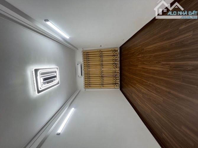 Ô TÔ ĐỖ CỬA - FULL CÔNG NĂNG - NHIỀU TIỆN ÍCH - TẦM TIỀN BAY NHANH