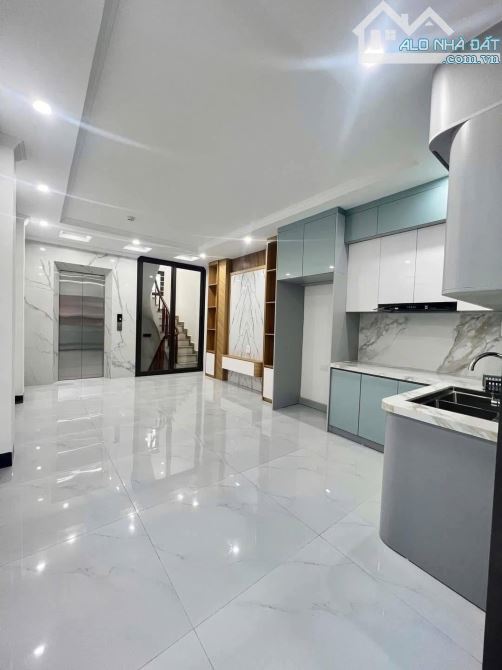 60 m2*5 tầng*12.75 tỷ, ngay Tam Trinh, Yên Duyên, Hoàng Mai, thang máy.