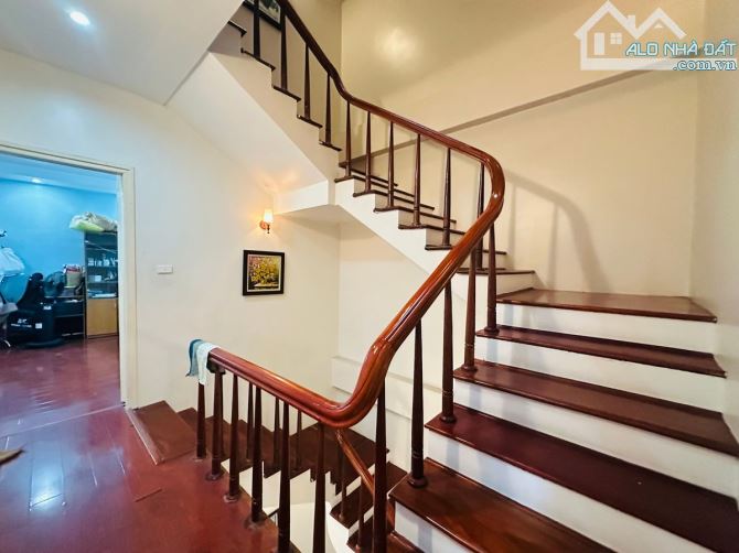 Bán nhà phân lô Lạc Trung - Hai Bà Trưng 75m² gara ô tô vào nhà giá 24 tỷ