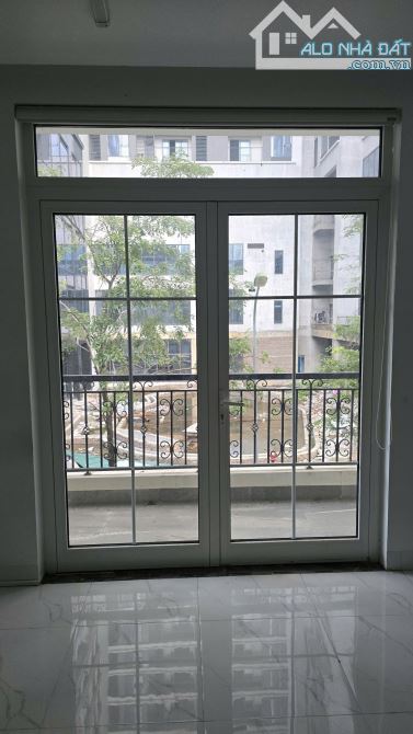 LK Nguyễn Tuân,HN.100m2x5 tầng, hầm, mặt tiền 7.2m, 2 thoáng, 2 vỉa hè,view sảnh chung cư.