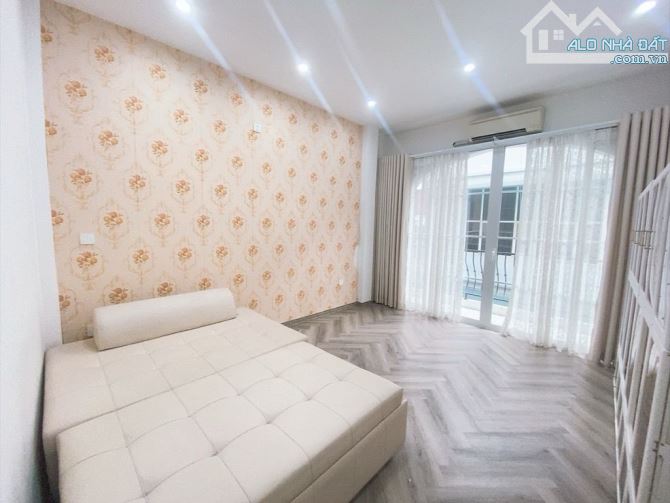 DIỆN TÍCH 78m² - NGÕ Ô TÔ THÔNG - 15M RA MẶT PHỐ HOÀNG VĂN THÁI-2 THOÁNG TRƯỚC SAU