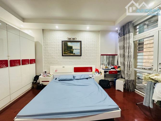 Bán nhà phân lô Lạc Trung - Hai Bà Trưng 75m² gara ô tô vào nhà giá 24 tỷ