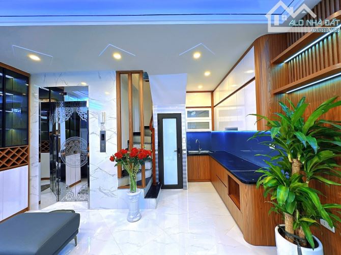 Trung Phụng nhà đẹp 6 tầng thang máy 50m ra Phố, sổ 39m2, nội thất comple. Giá 9.65 tỷ