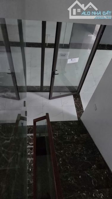 LK Nguyễn Tuân,HN.100m2x5 tầng, hầm, mặt tiền 7.2m, 2 thoáng, 2 vỉa hè,view sảnh chung cư.