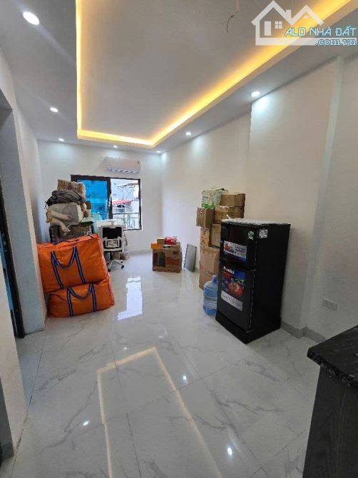 Hào Nam - 18 phòng khép kín - Dòng tiền 1,4 tỷ/năm - Mặt ngõ thông - Ba gác phi