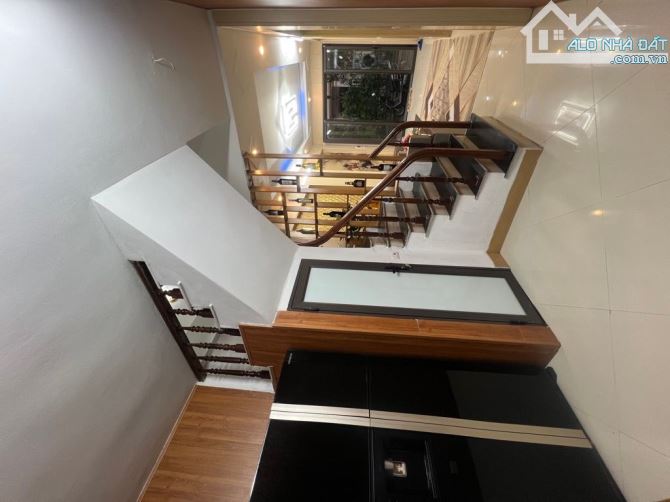 Ô TÔ ĐỖ CỬA - FULL CÔNG NĂNG - NHIỀU TIỆN ÍCH - TẦM TIỀN BAY NHANH