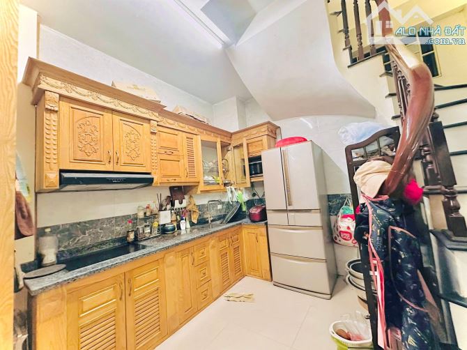 Lê Thanh Nghị, 30m ra oto, nhà dân xây cho thuê tốt, 35m2 x mtiền 3.7m. Giá 9.8 tỷ