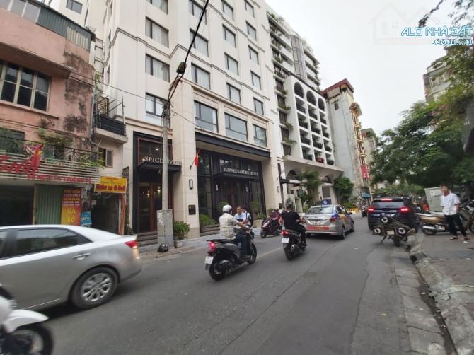 Nhà mặt phố Nguyễn Trường Tộ - mảnh đất kim cương - 305m2 - MT 15m - 210 tỷ - sát phố Cổ