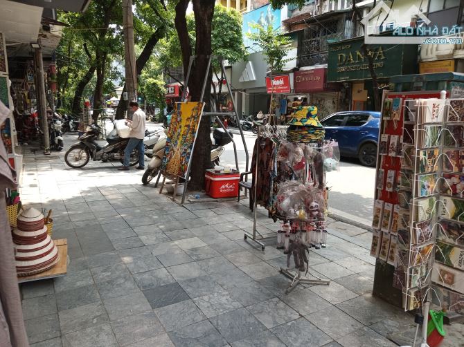 Bán nhà Mặt Phố Hàng Bông DT 485m2 - Mặt tiền 15.5m - Giá 290 Tỷ ( gồm 6 hộ ở, 6 sổ riêng)