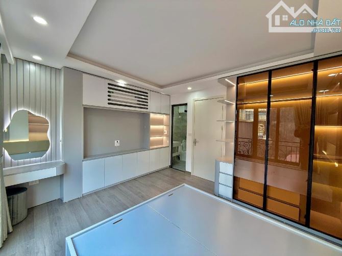 BÁN NHÀ ĐẸP KHU VỰC VĂN CAO, BA ĐÌNH Diện tích 38m² – 5 tầng – mặt tiền đẹp