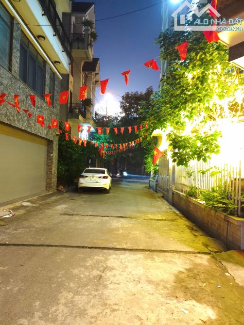 BÁN NHÀ LẠC LONG QUÂN 100m2 × 5T THANG MÁY - LÔ GÓC - 2 Ô TÔ TRÁNH + SÁT KHU BIỆT VƯỜN ĐÀO