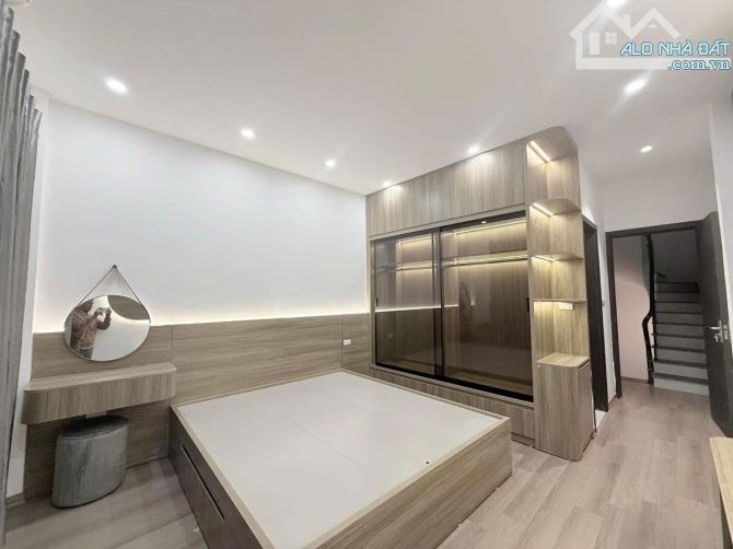 Bán Nhà Võ Chí Công chỉ 9.9 tỷ, 40m2, 6 tầng, mặt tiền 4.3m, thang máy, nội thất, ngõ nông