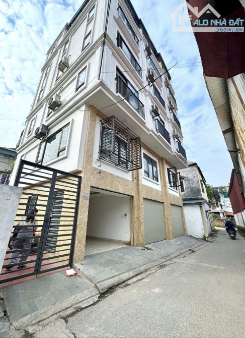 BÁN NHÀ CỰ KHỐI LONG BIÊN GARA Ô TÔ,ĐƯỜNG XE 16 CHỖ THÔNG GIÁ CHỈ 8,55TỶ