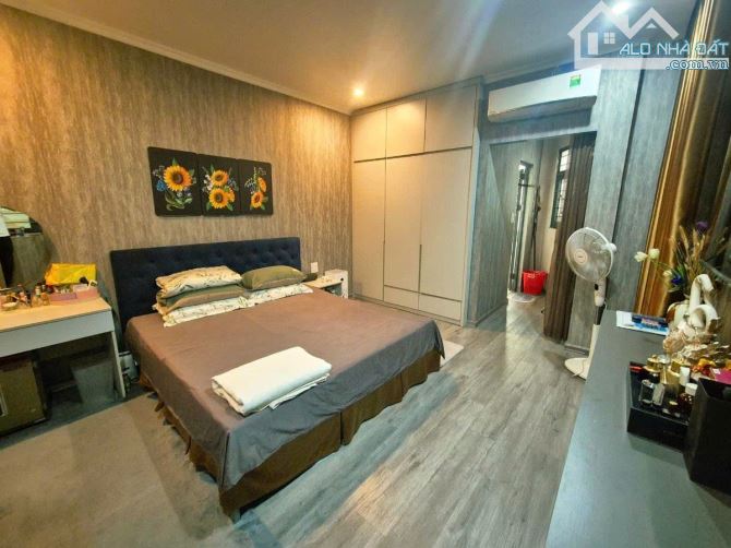 Siêu phẩm Đống Đa cần bán gấp, 42m-7T, lô góc, thang máy, gần ô tô, ở đẳng cấp, giá 17 tỷ