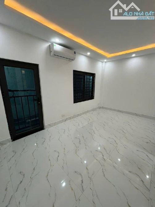 Siêu phẩm nhà đẹp giá rẻ. Bán nhà ngõ phố Kim Ngưu Dt 24m2, Mt 4,6m giá 3,6 tỷ