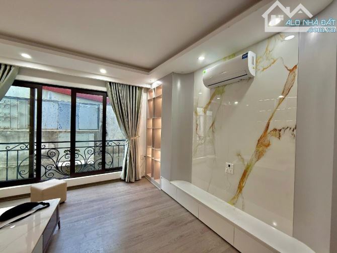 BÁN NHÀ ĐẸP KHU VỰC VĂN CAO, BA ĐÌNH Diện tích 38m² – 5 tầng – mặt tiền đẹp