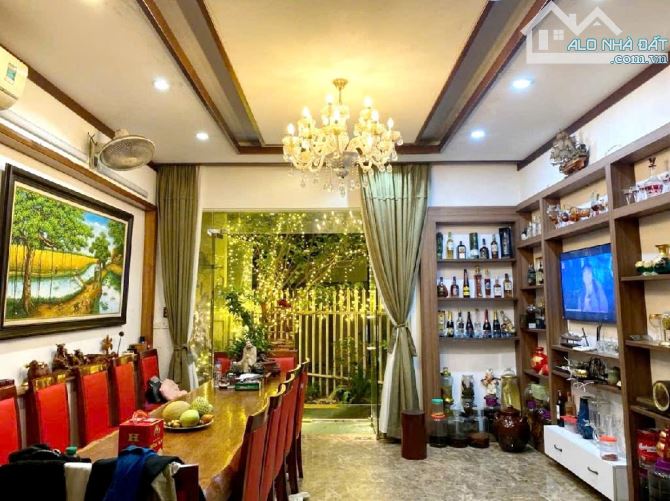 BÁN NHÀ LẠC LONG QUÂN 100m2 × 5T THANG MÁY - LÔ GÓC - 2 Ô TÔ TRÁNH + SÁT KHU BIỆT VƯỜN ĐÀO