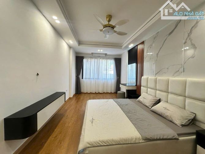 Bán Nhà phân lô bộ công an khu Hoàng Cầu Đống Đa 80m2, MT 4m siêu rộng, 7T Thang Máy, ô tô