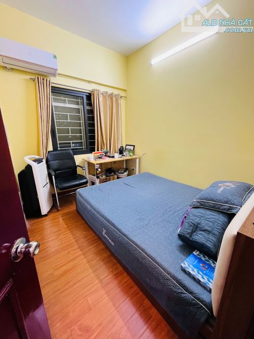 Bán căn hộ 3 phòng ngủ, 2wc tại tòa chung cư OCT, KĐT Bắc Linh Đàm.